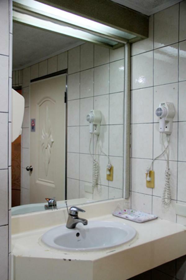 Persimmon Hotel Синьчжу Экстерьер фото